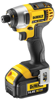  - шуруповерт DeWALT DCF 835 M2