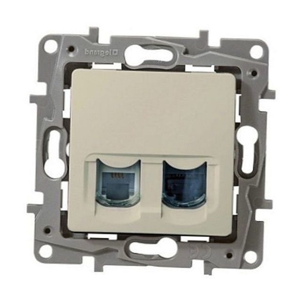 

Розетка Legrand 672352 Etika - RJ11 + RJ45, категория 5, UTP, слоновая кость, 672352