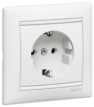 

Розетка Legrand 774423 Valena CLASSIC - 2К+3, укоплектованная, на винтах, 10/16 А, 250 В~, белый, 774423